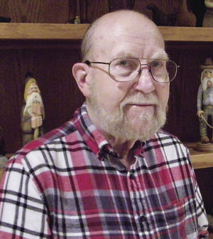 Tribune Profile: Tom Grade [BS Art Education ’57]: An artist and teacher who carves wood by Dee Wasylik