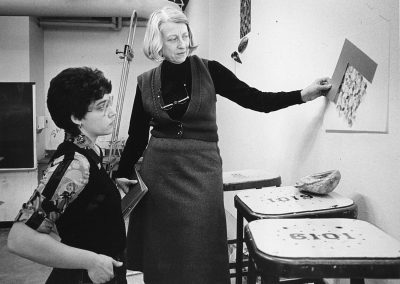 Marjorie Kreilick, Professor of Art from 1953 to 1991, works with student Merilee Wertlake.