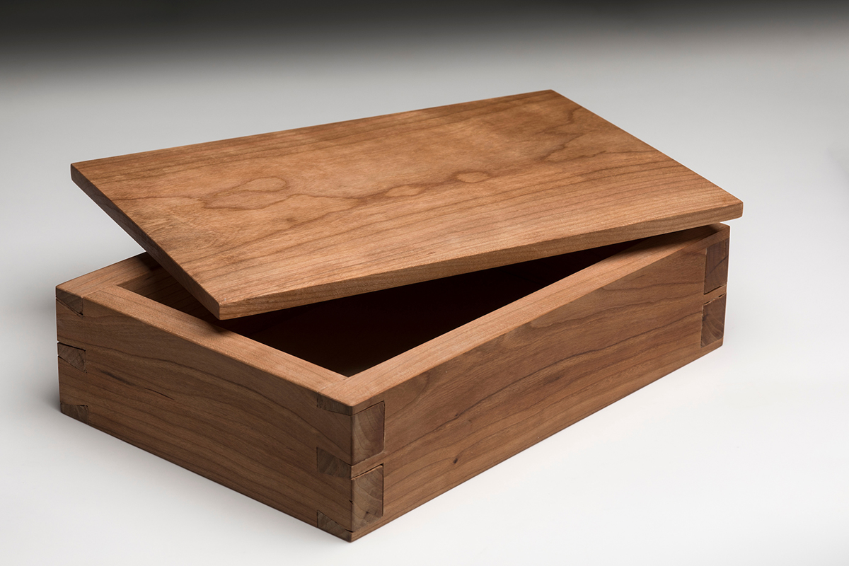 Dovetail Box, woodworking by Lauren Newby.