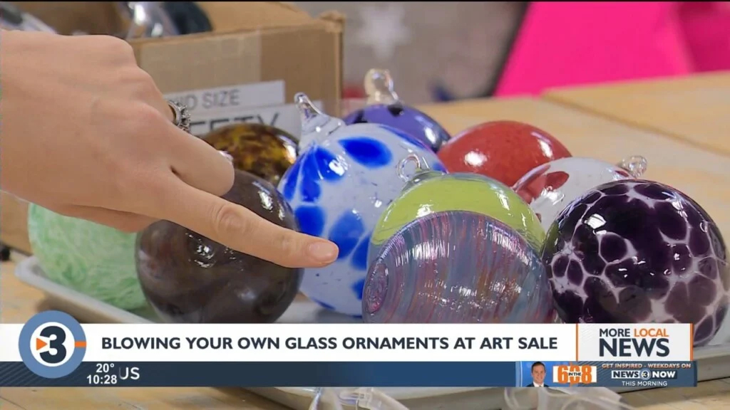 UW Art Department helps shoppers get last minute gifts
