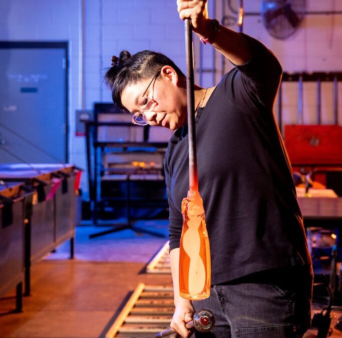 Helen Lee at work in the UW–Madison Glass Lab (Photo: Sarah Maughan)