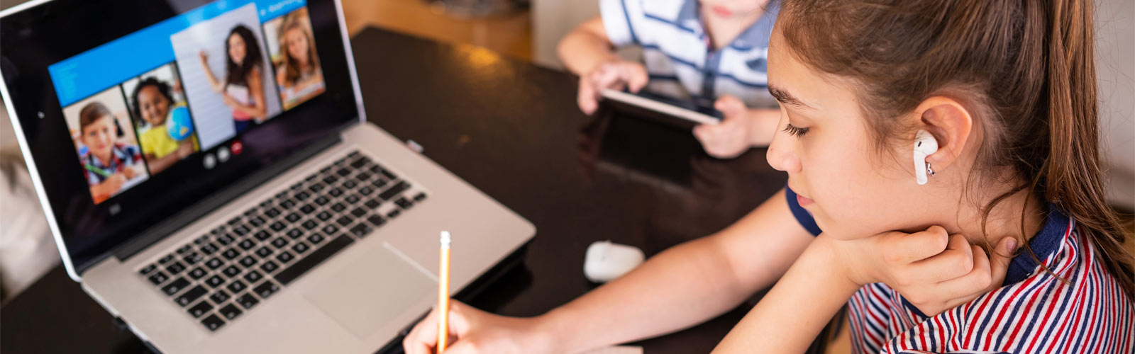 students working virtually from home